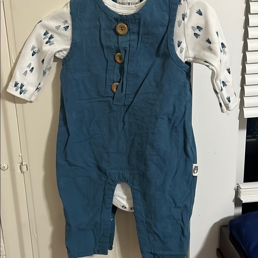 Long overall with long sleeves onesie